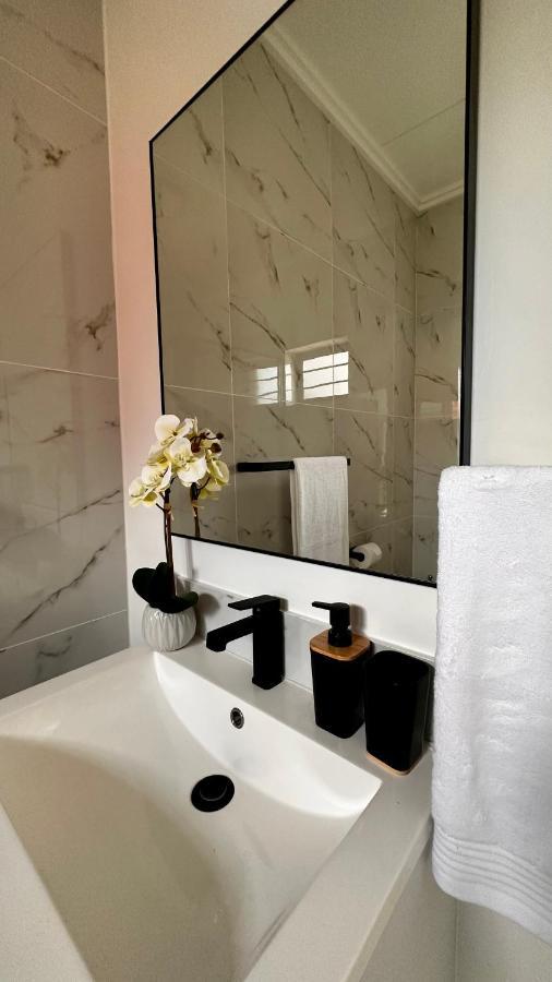 Stylish Executive Apartment With Power Backup Johannesburg Eksteriør billede